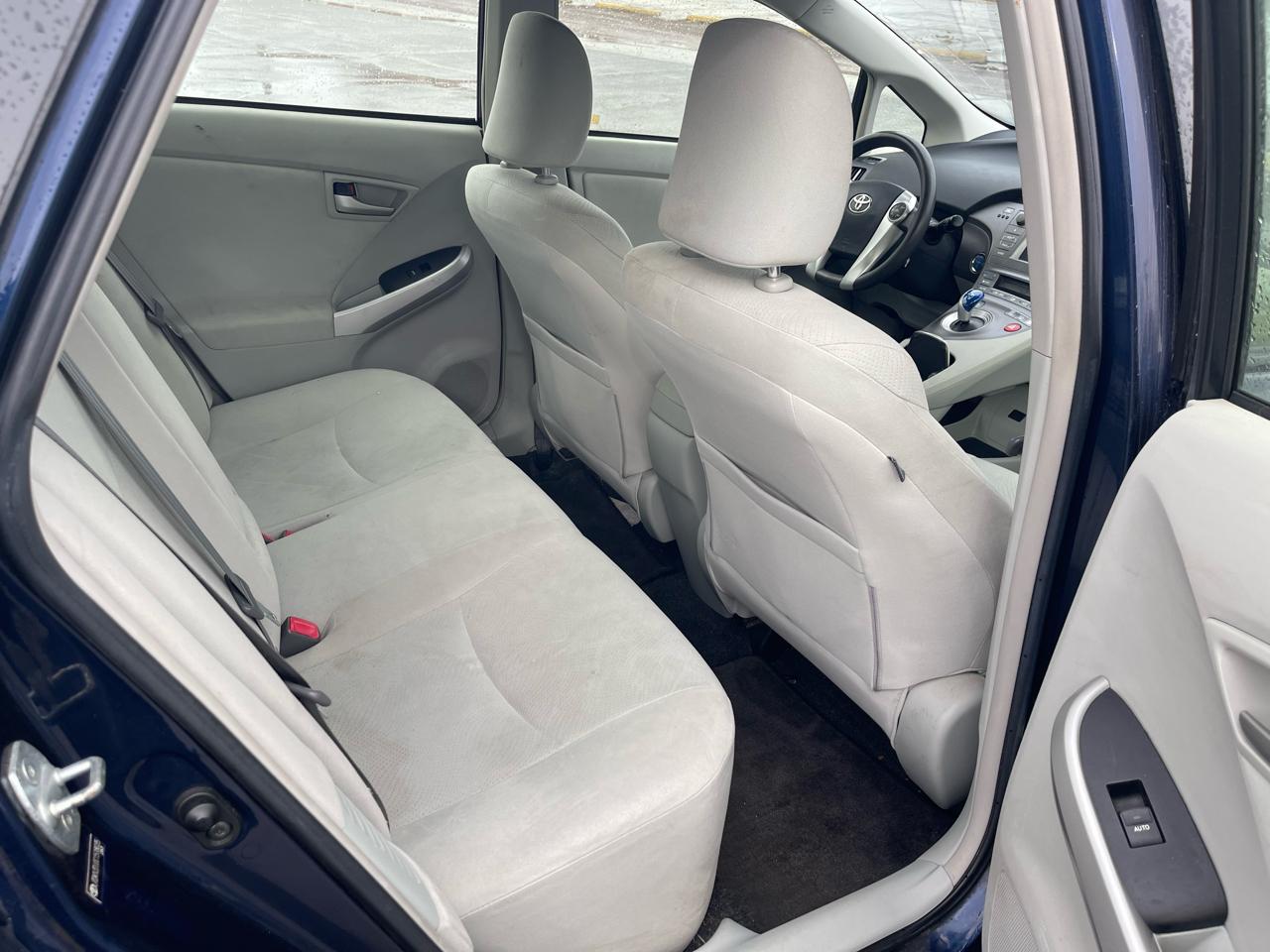 Toyota Prius Prius V 2012