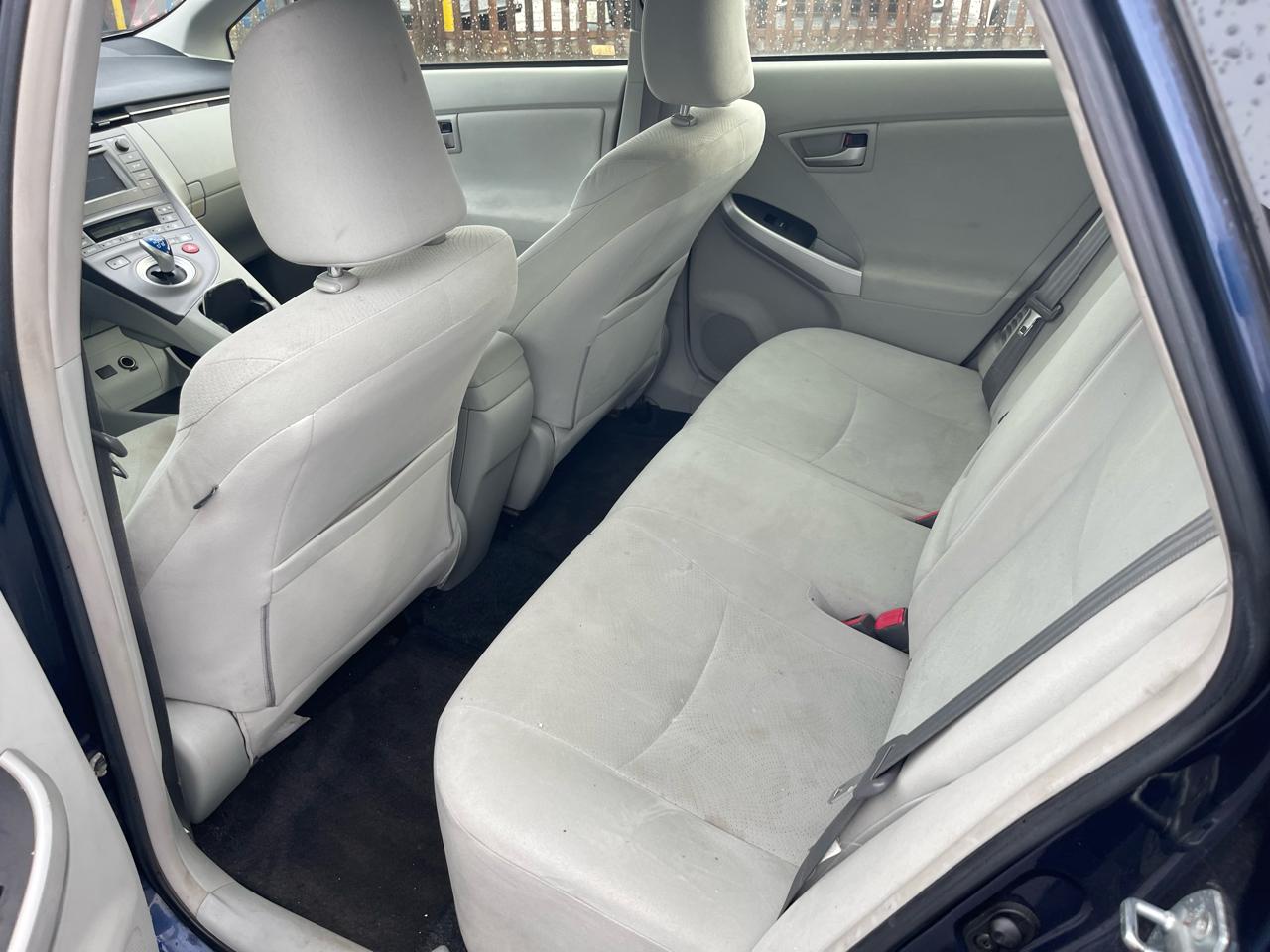 Toyota Prius Prius V 2012