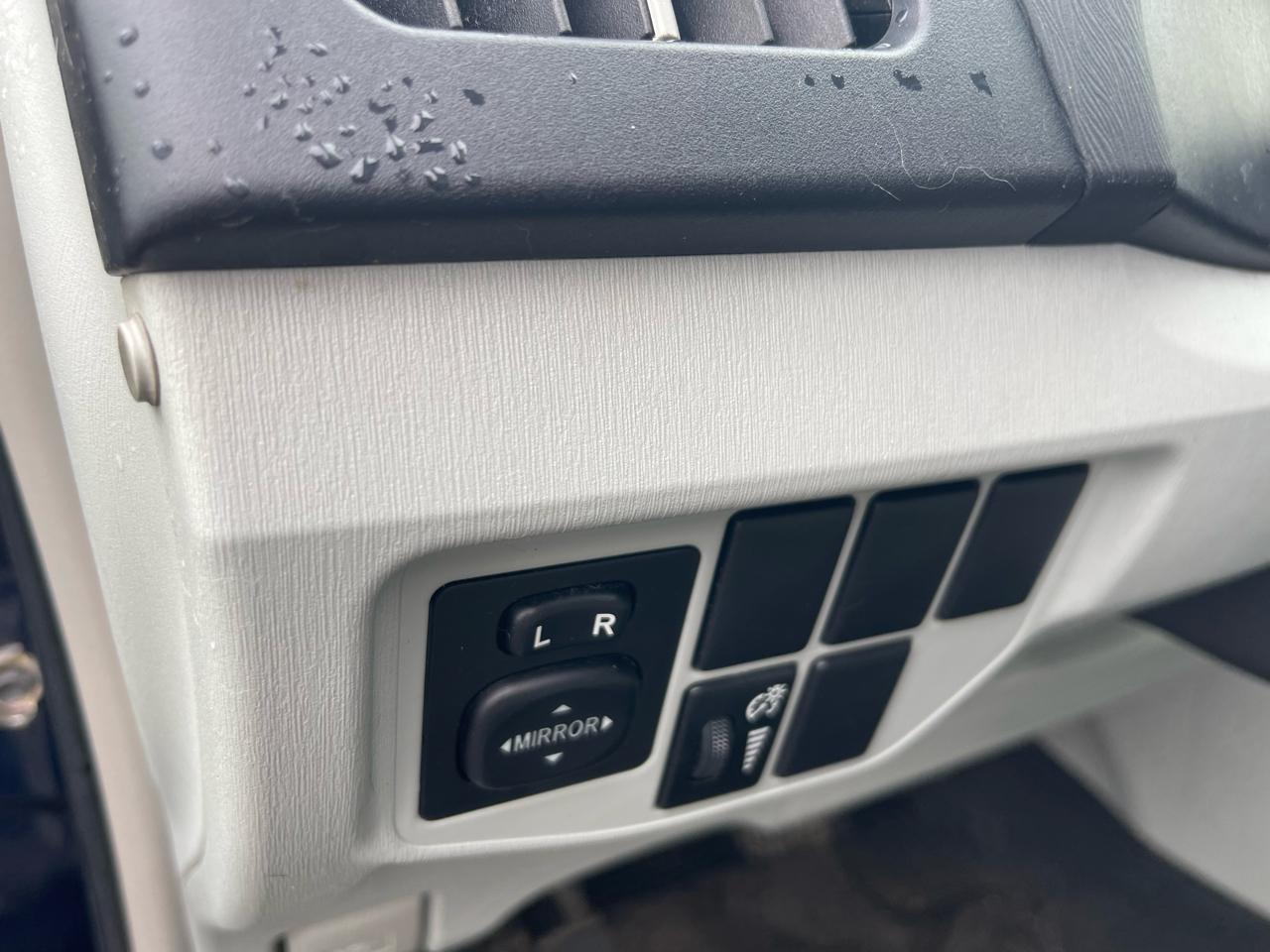 Toyota Prius Prius V 2012