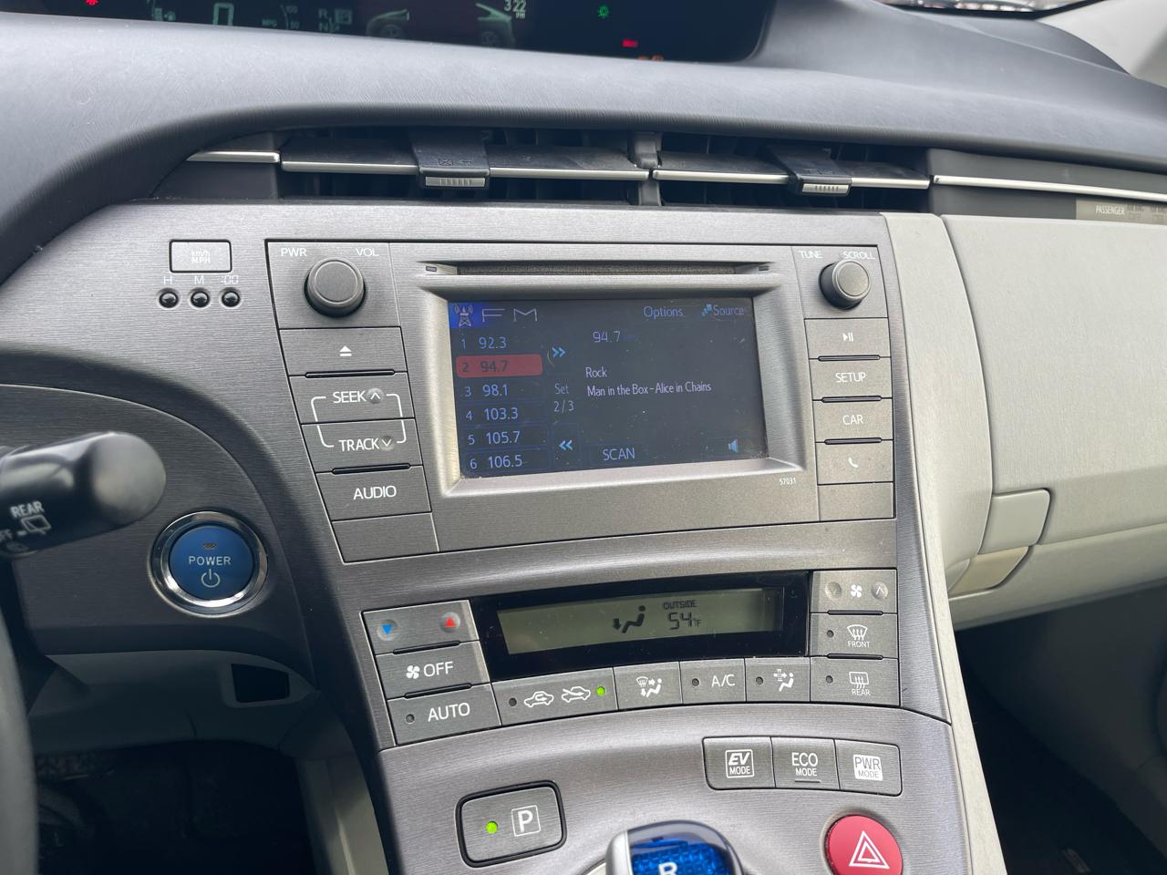 Toyota Prius Prius V 2012