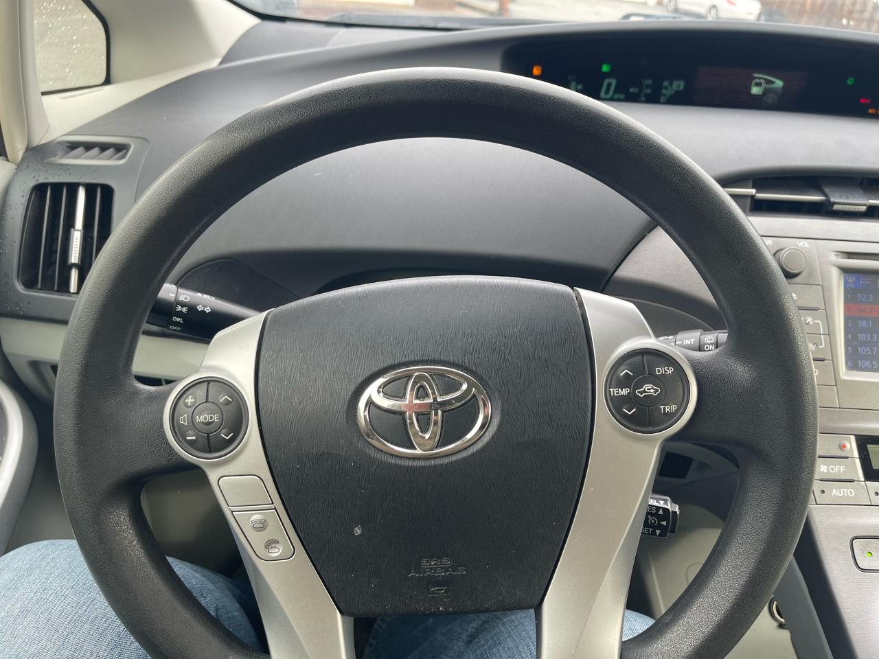 Toyota Prius Prius V 2012