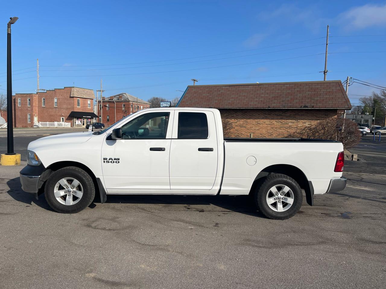 RAM 1500 2WD Crew Cab 140.5" SLT 2016