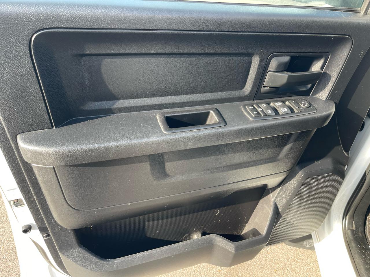 RAM 1500 2WD Crew Cab 140.5" SLT 2016