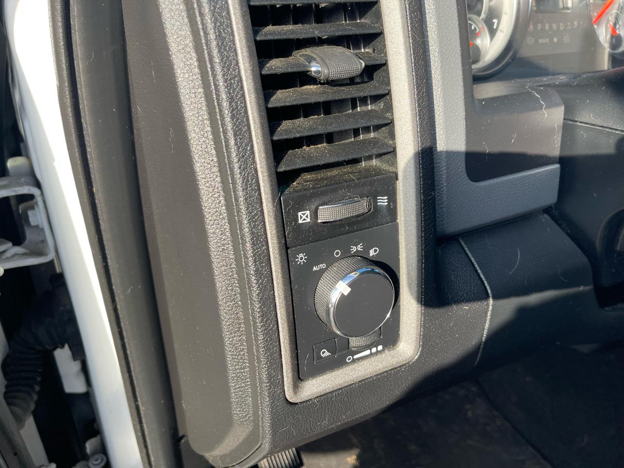 RAM 1500 2WD Crew Cab 140.5" SLT 2016