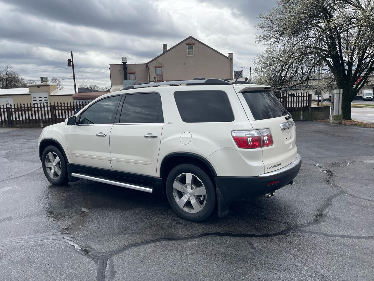 GMC Acadia SLT-2 FWD 2011