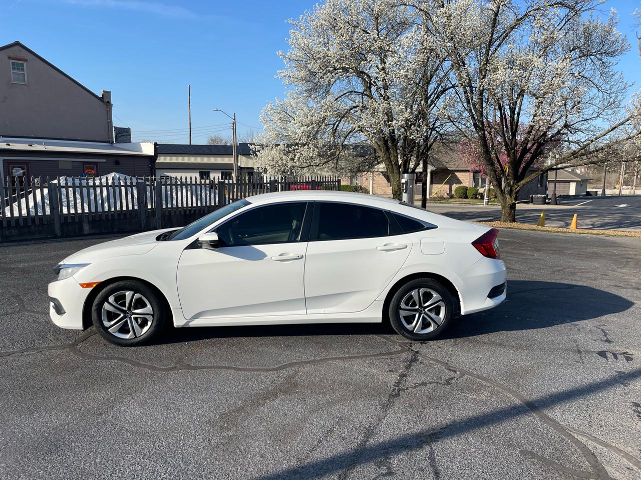 Honda Civic 4dr Sdn LX Auto 2017