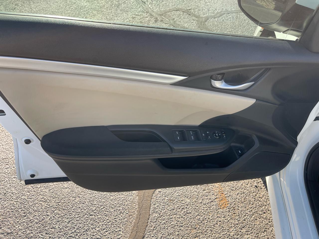 Honda Civic 4dr Sdn LX Auto 2017