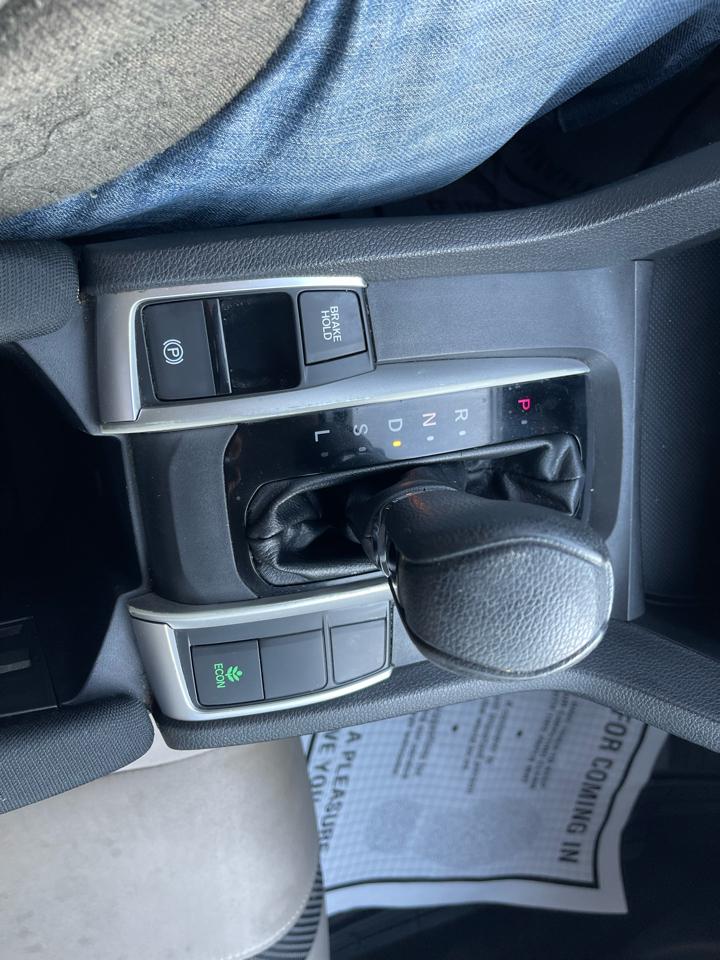 Honda Civic 4dr Sdn LX Auto 2017