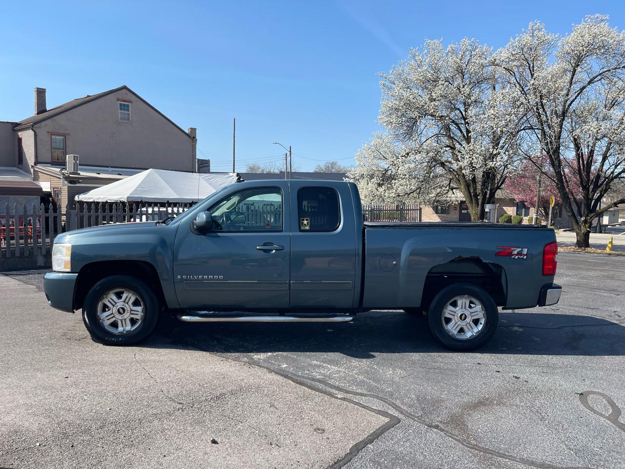 Chevrolet Silverado 1500 Ext Cab 157.5" WB 4WD Z71 2009