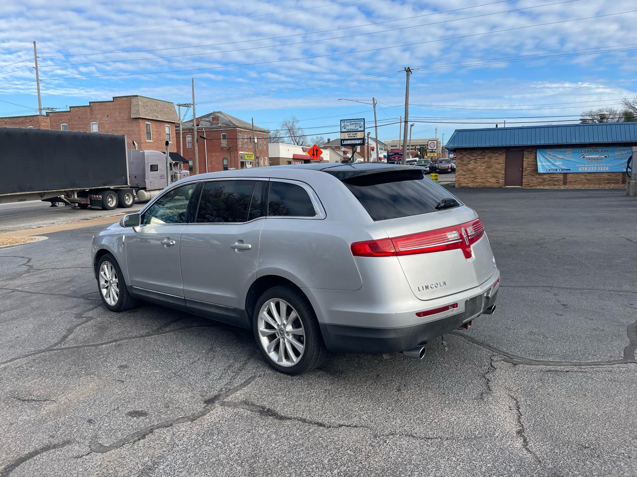 Lincoln MKT AWD 2010