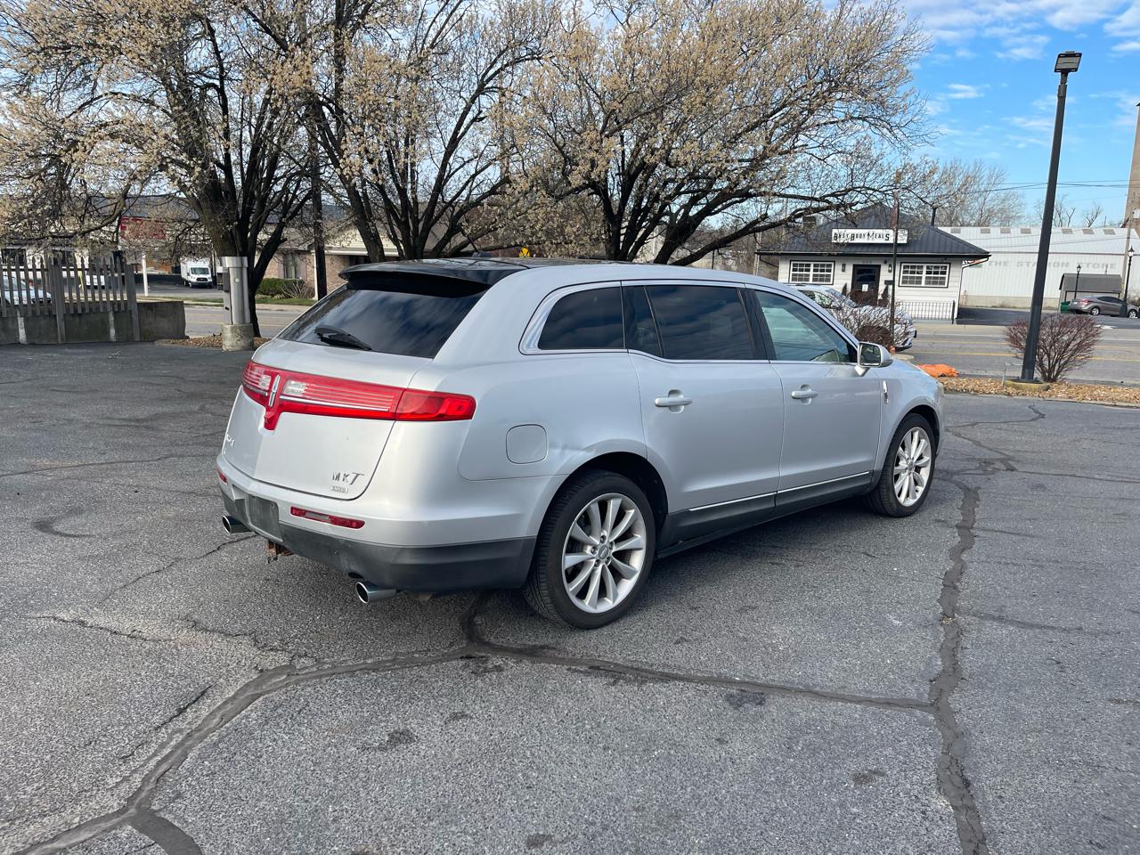 Lincoln MKT AWD 2010