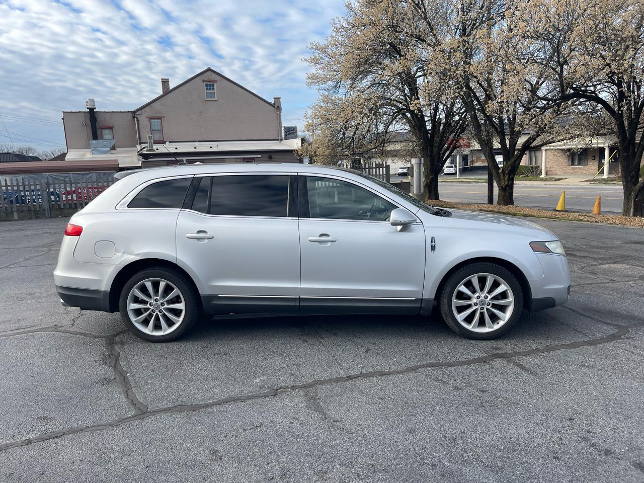 Lincoln MKT AWD 2010