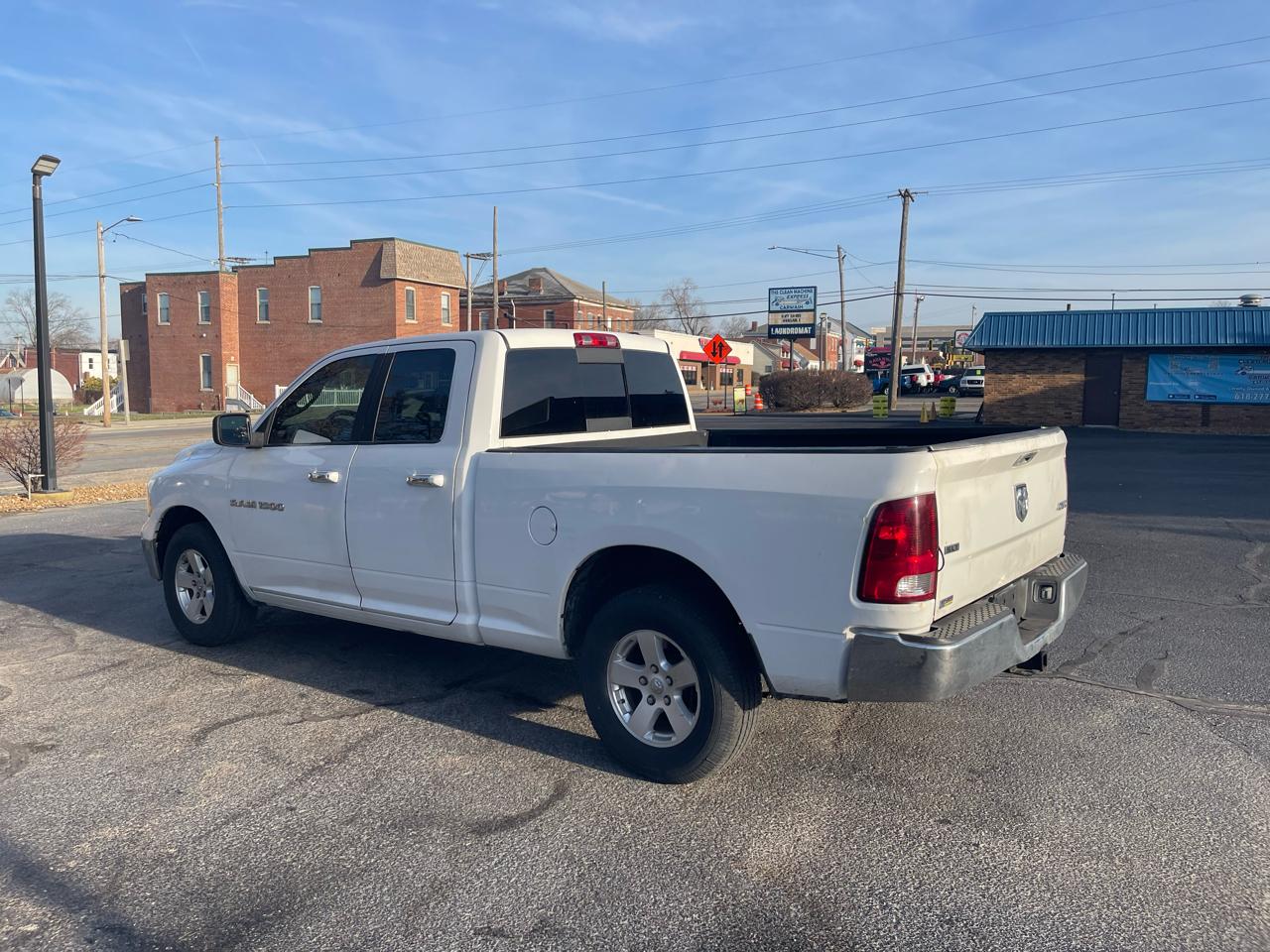 RAM 1500 4WD Quad Cab 140.5" SLT 2011