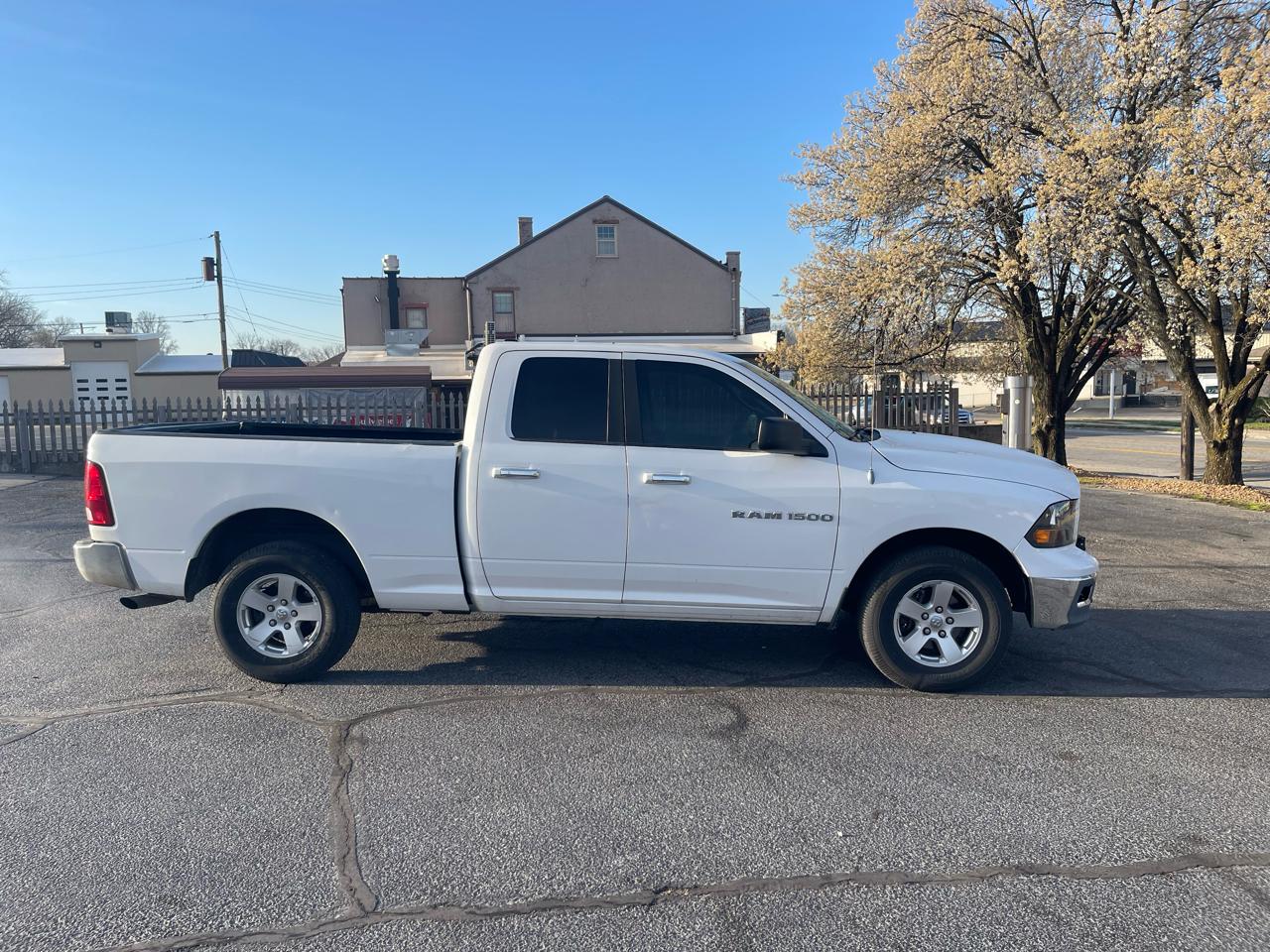 RAM 1500 4WD Quad Cab 140.5" SLT 2011
