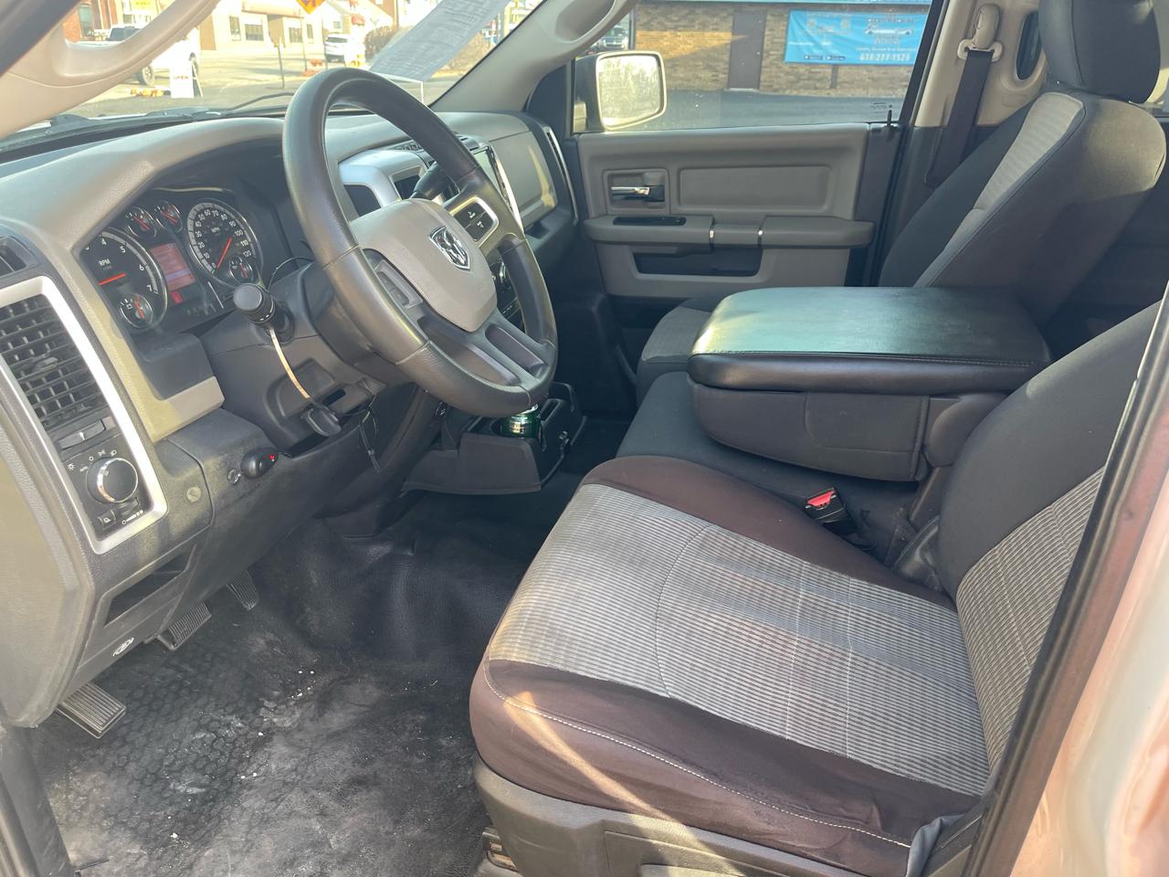 RAM 1500 4WD Quad Cab 140.5" SLT 2011