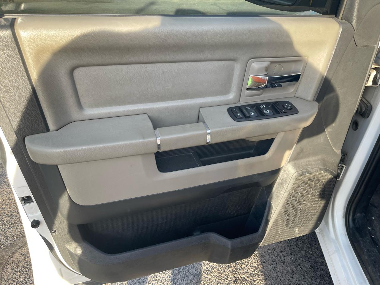 RAM 1500 4WD Quad Cab 140.5" SLT 2011