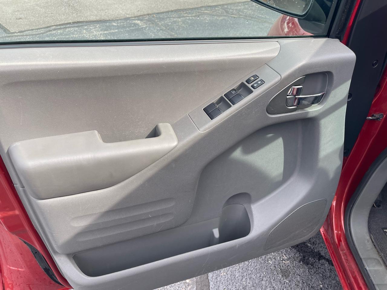 Nissan Frontier 4WD Crew Cab SWB Auto SV 2016