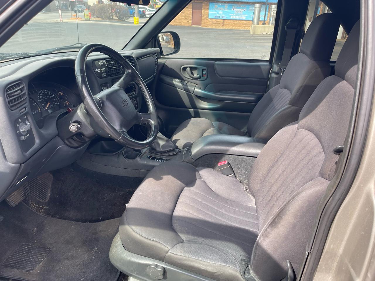 Chevrolet Blazer 2-Door 4WD LS 2003