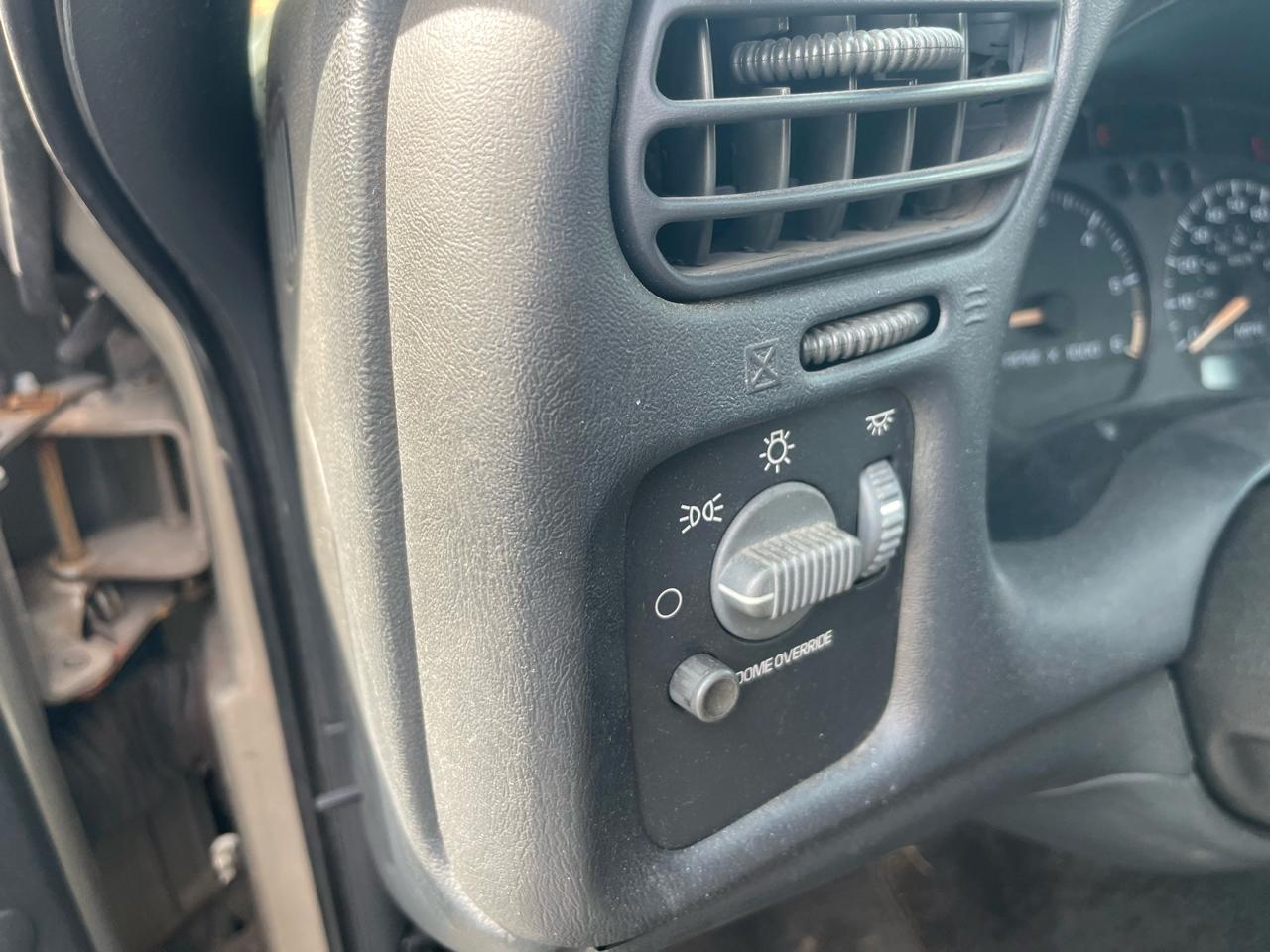 Chevrolet Blazer 2-Door 4WD LS 2003