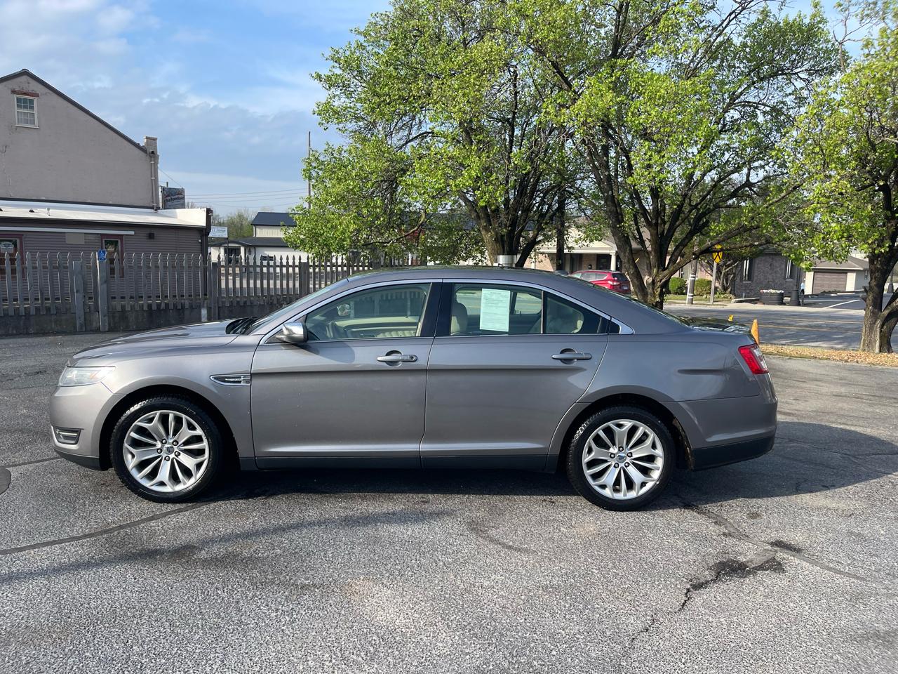 Ford Taurus Limited FWD 2014