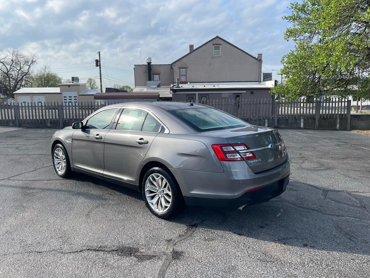 Ford Taurus Limited FWD 2014
