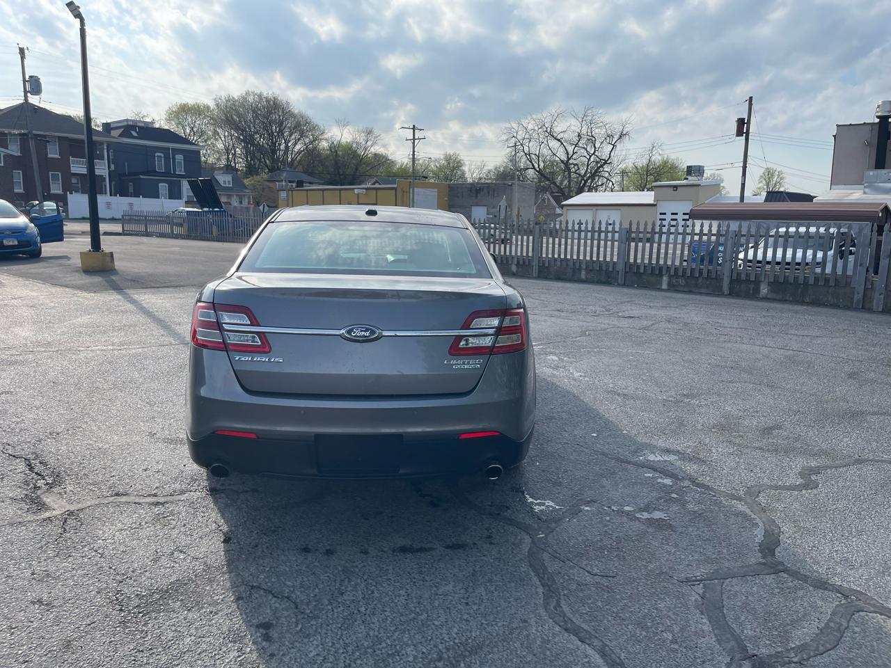 Ford Taurus Limited FWD 2014