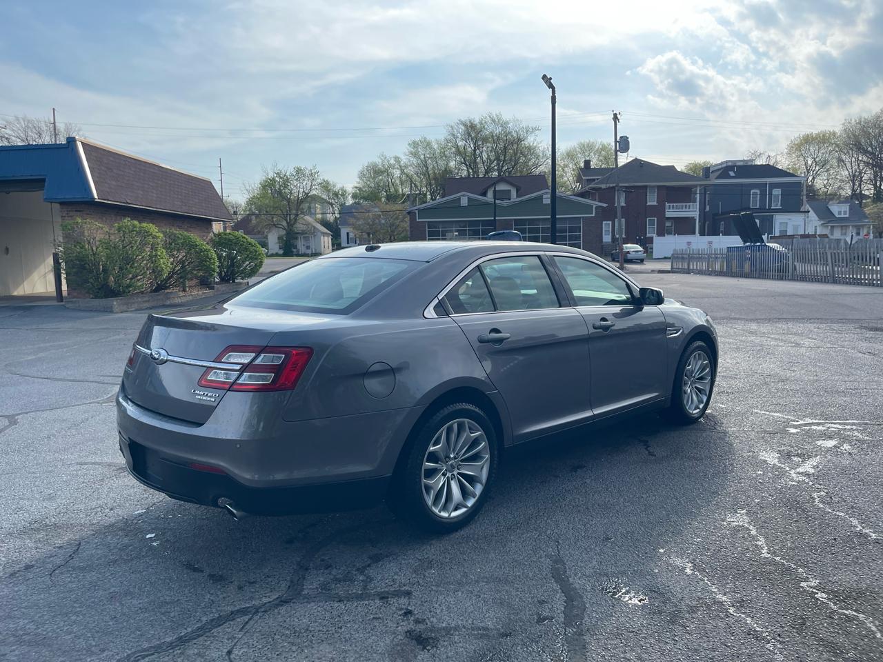 Ford Taurus Limited FWD 2014
