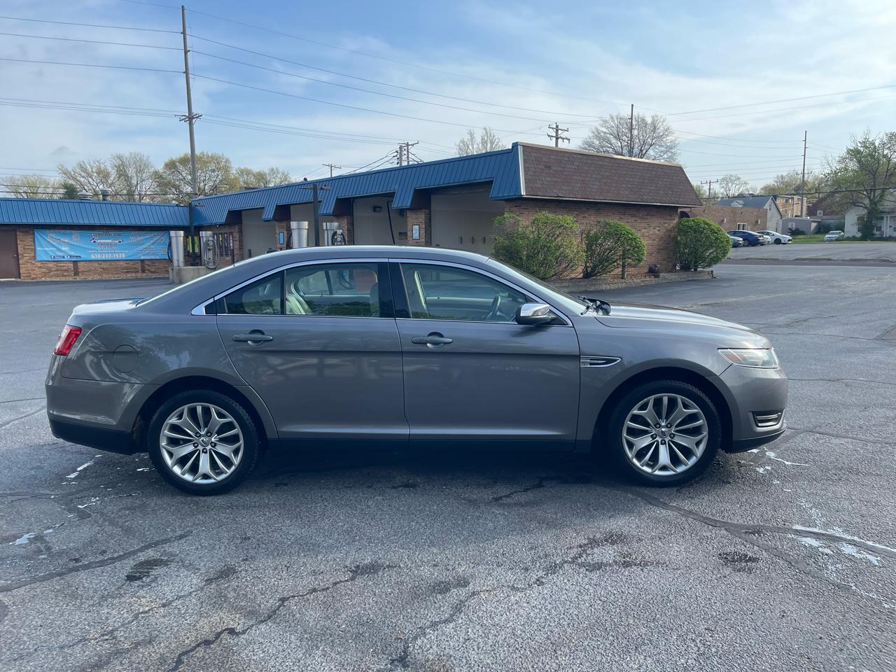 Ford Taurus Limited FWD 2014