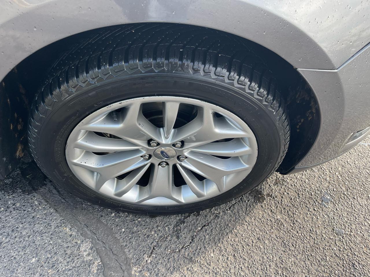 Ford Taurus Limited FWD 2014