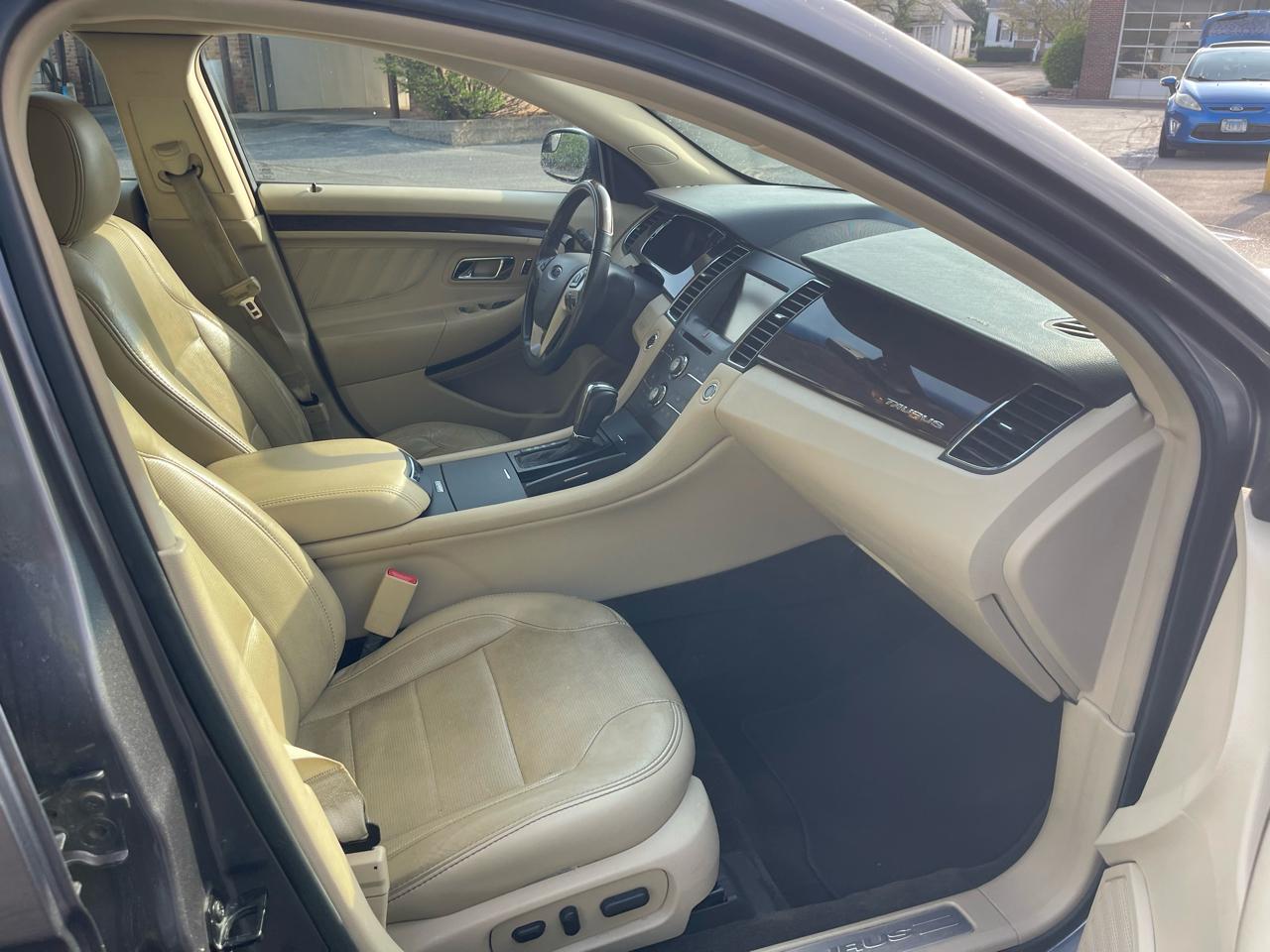 Ford Taurus Limited FWD 2014