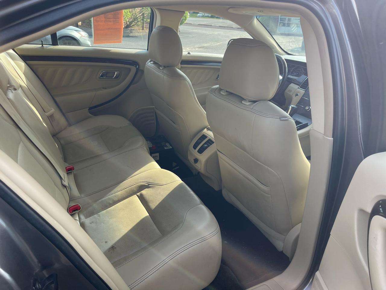 Ford Taurus Limited FWD 2014