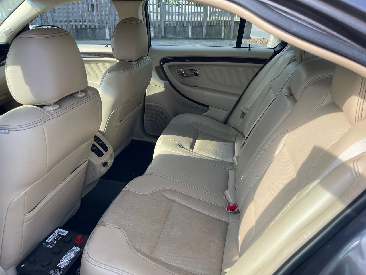 Ford Taurus Limited FWD 2014