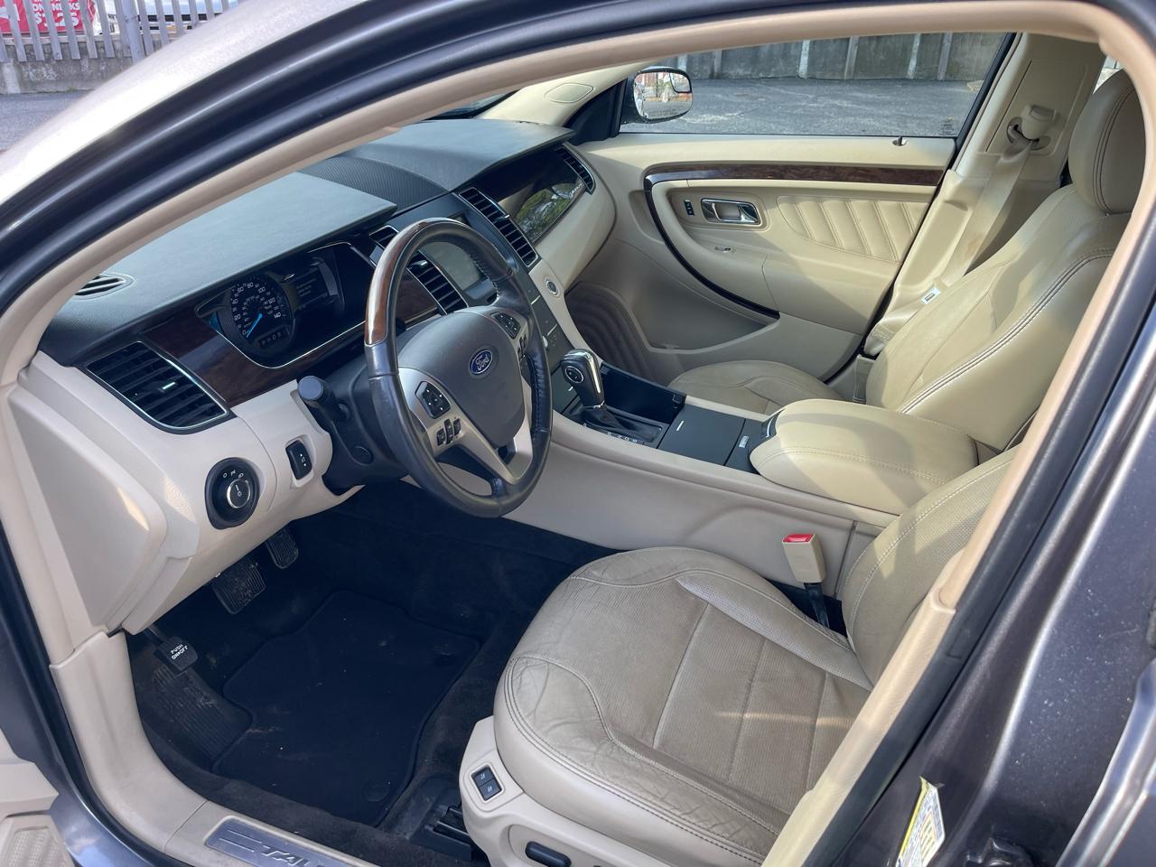 Ford Taurus Limited FWD 2014