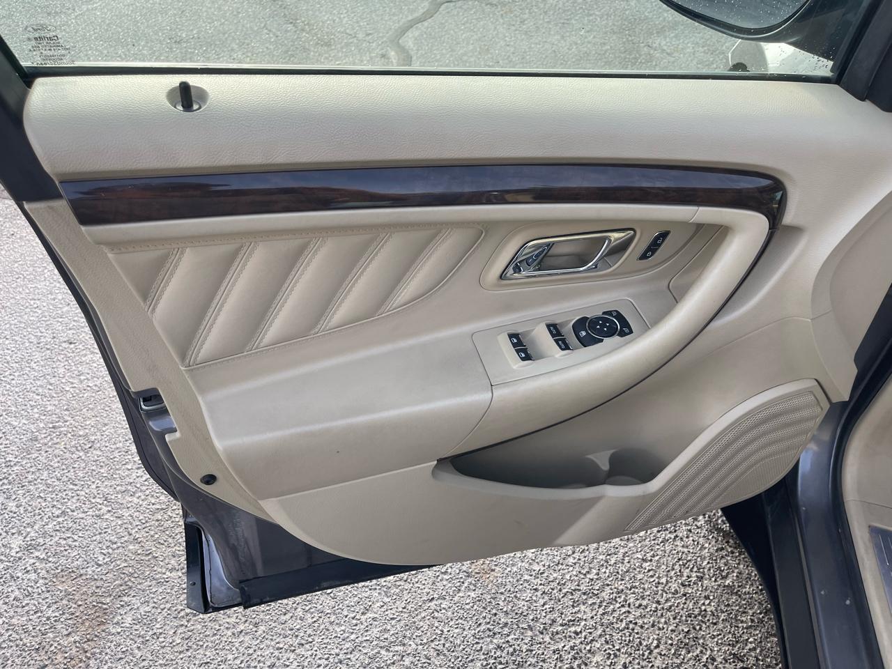 Ford Taurus Limited FWD 2014