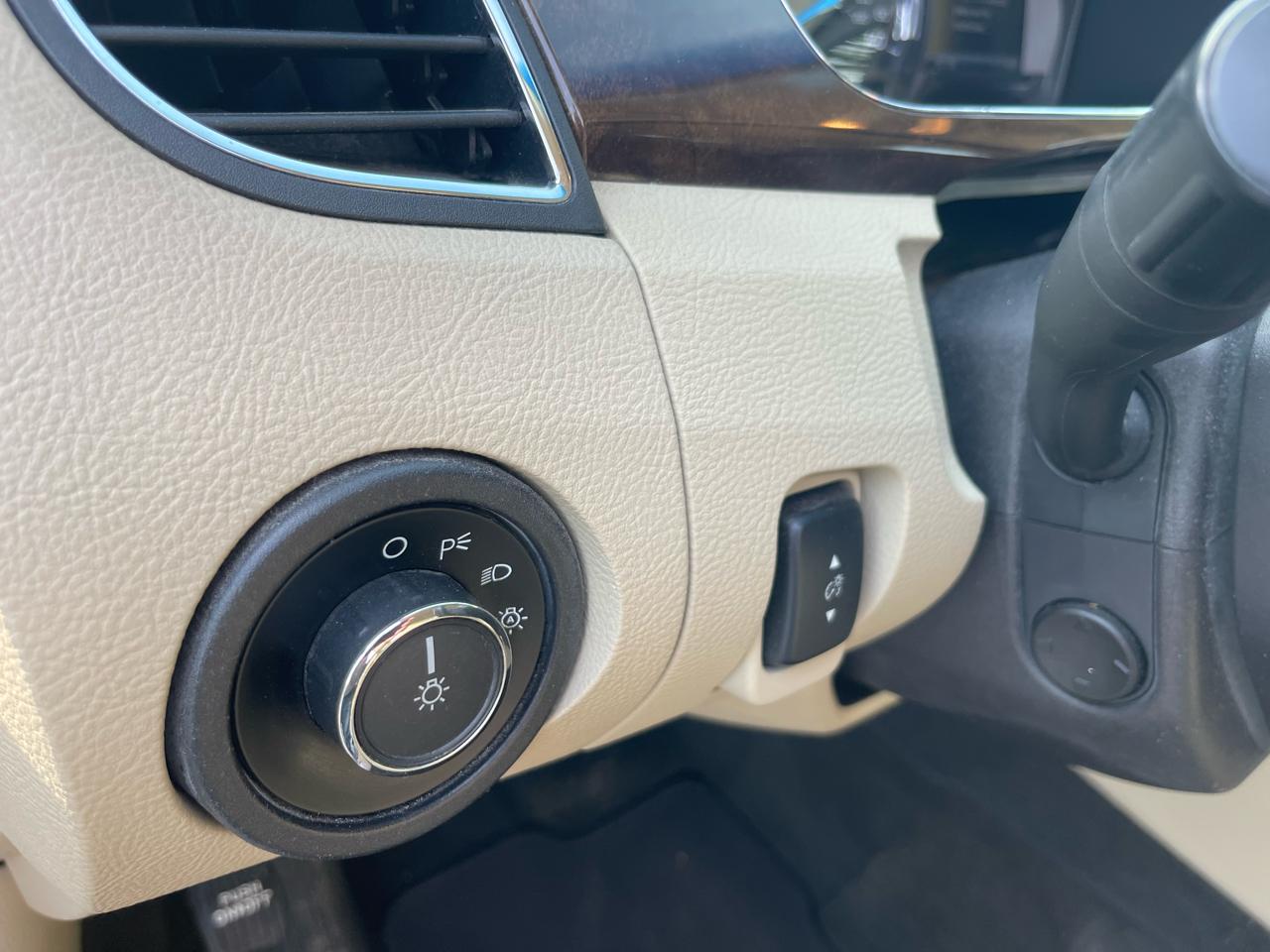 Ford Taurus Limited FWD 2014