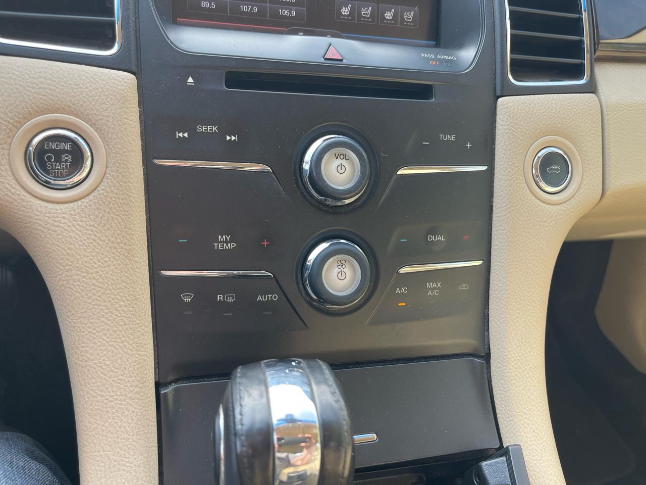 Ford Taurus Limited FWD 2014