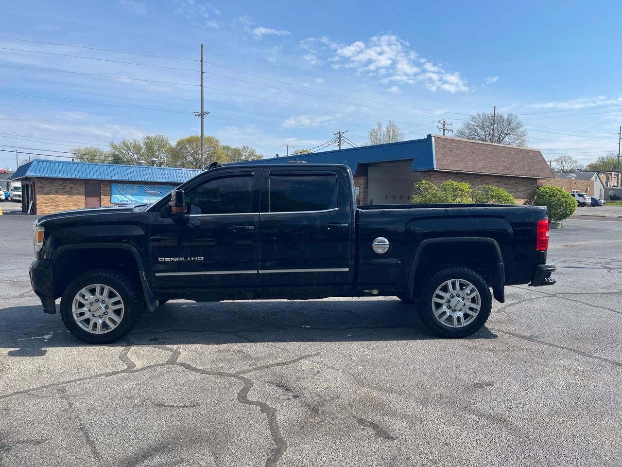 GMC Sierra 2500HD Denali Crew Cab 4WD 2015