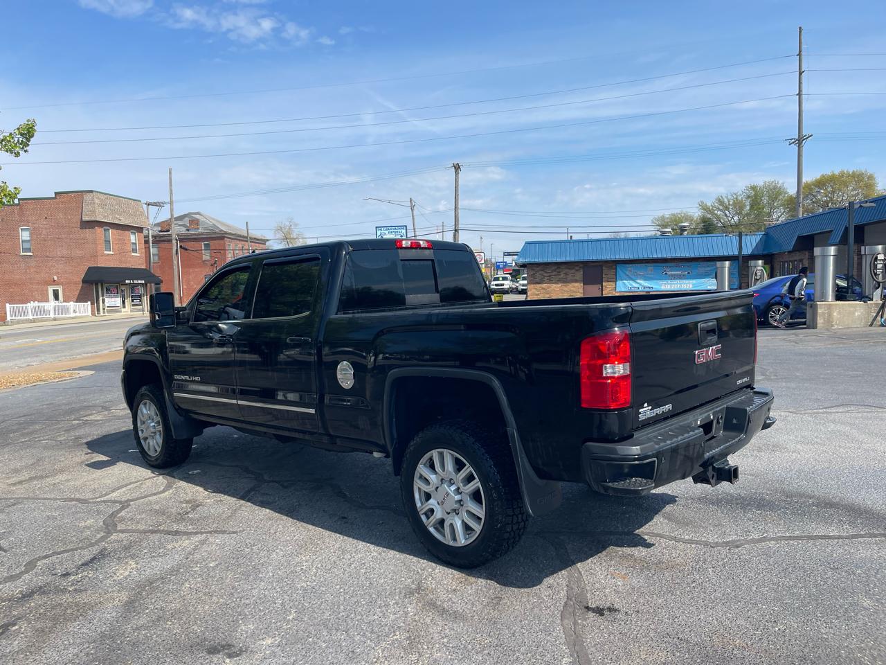 GMC Sierra 2500HD Denali Crew Cab 4WD 2015