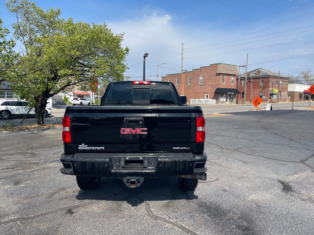 GMC Sierra 2500HD Denali Crew Cab 4WD 2015