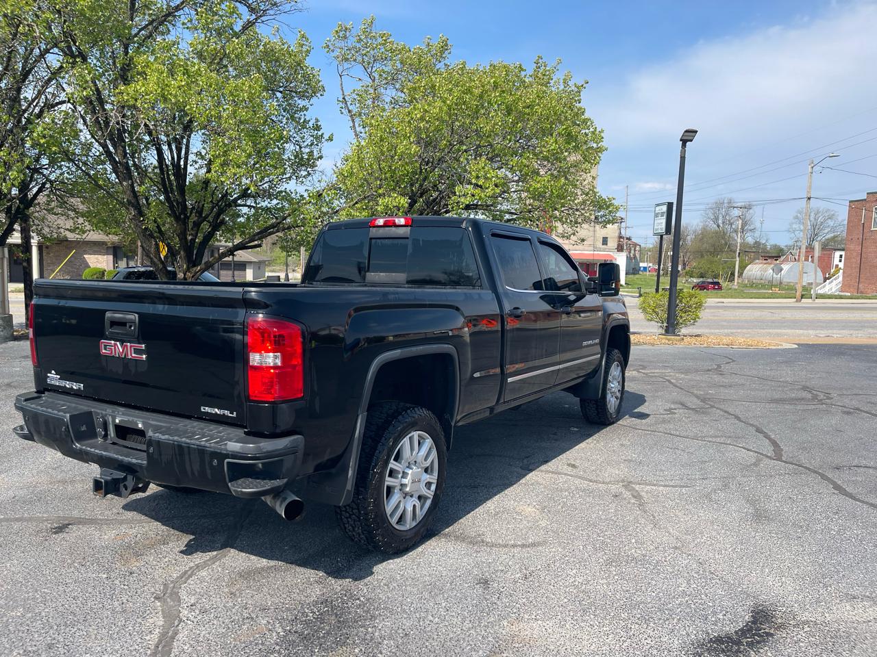 GMC Sierra 2500HD Denali Crew Cab 4WD 2015