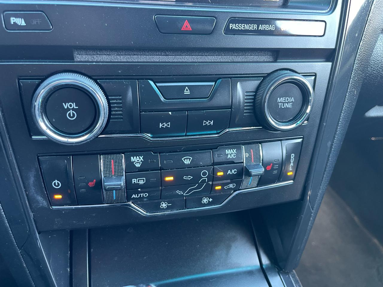 Ford Explorer 4WD 4dr V6 XLT 2016