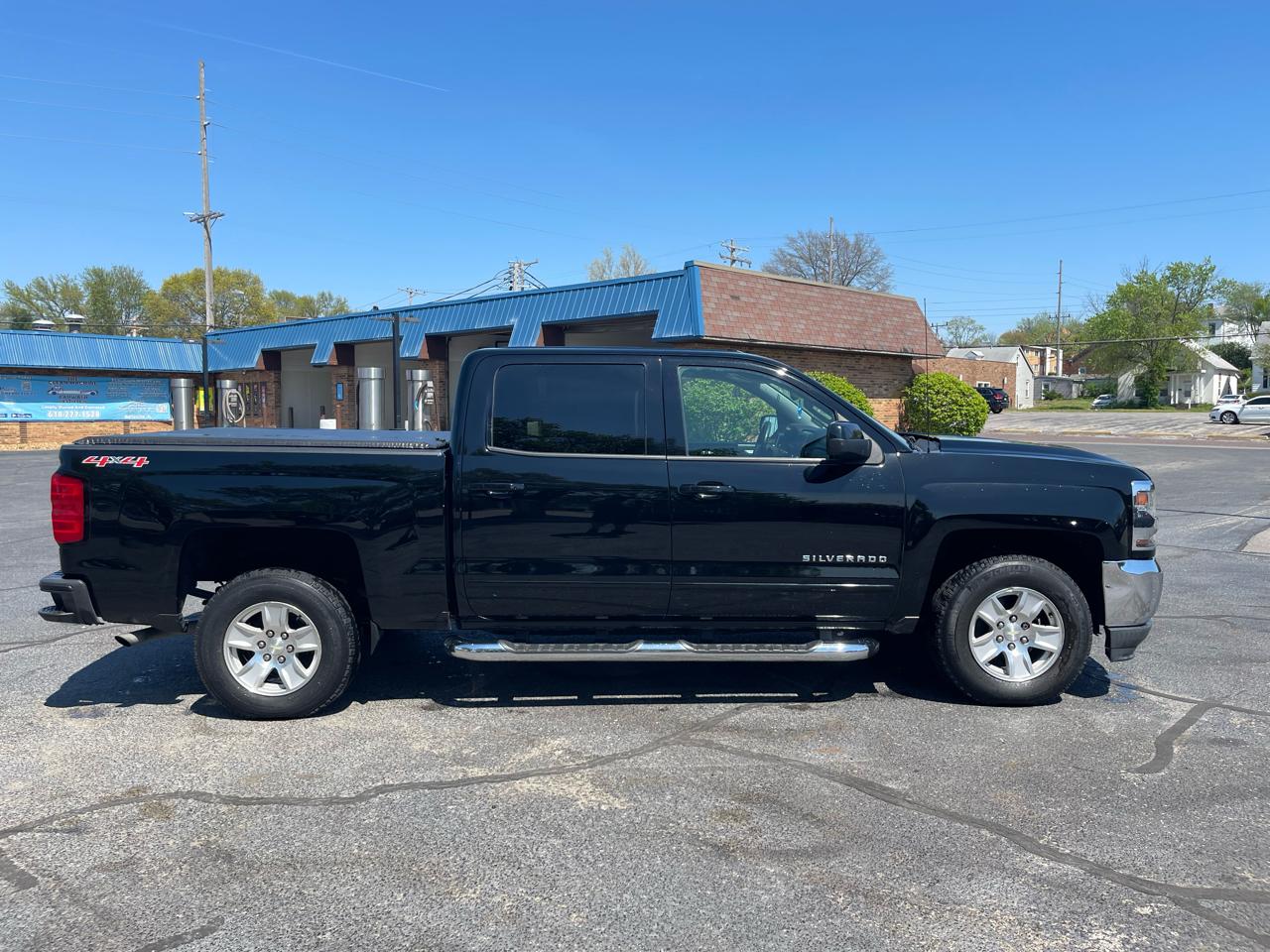 Chevrolet Silverado 1500 1LT Crew Cab 4WD 2017