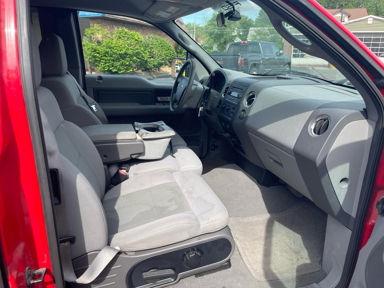 Ford F-150 2WD SuperCab 145" XLT 2005