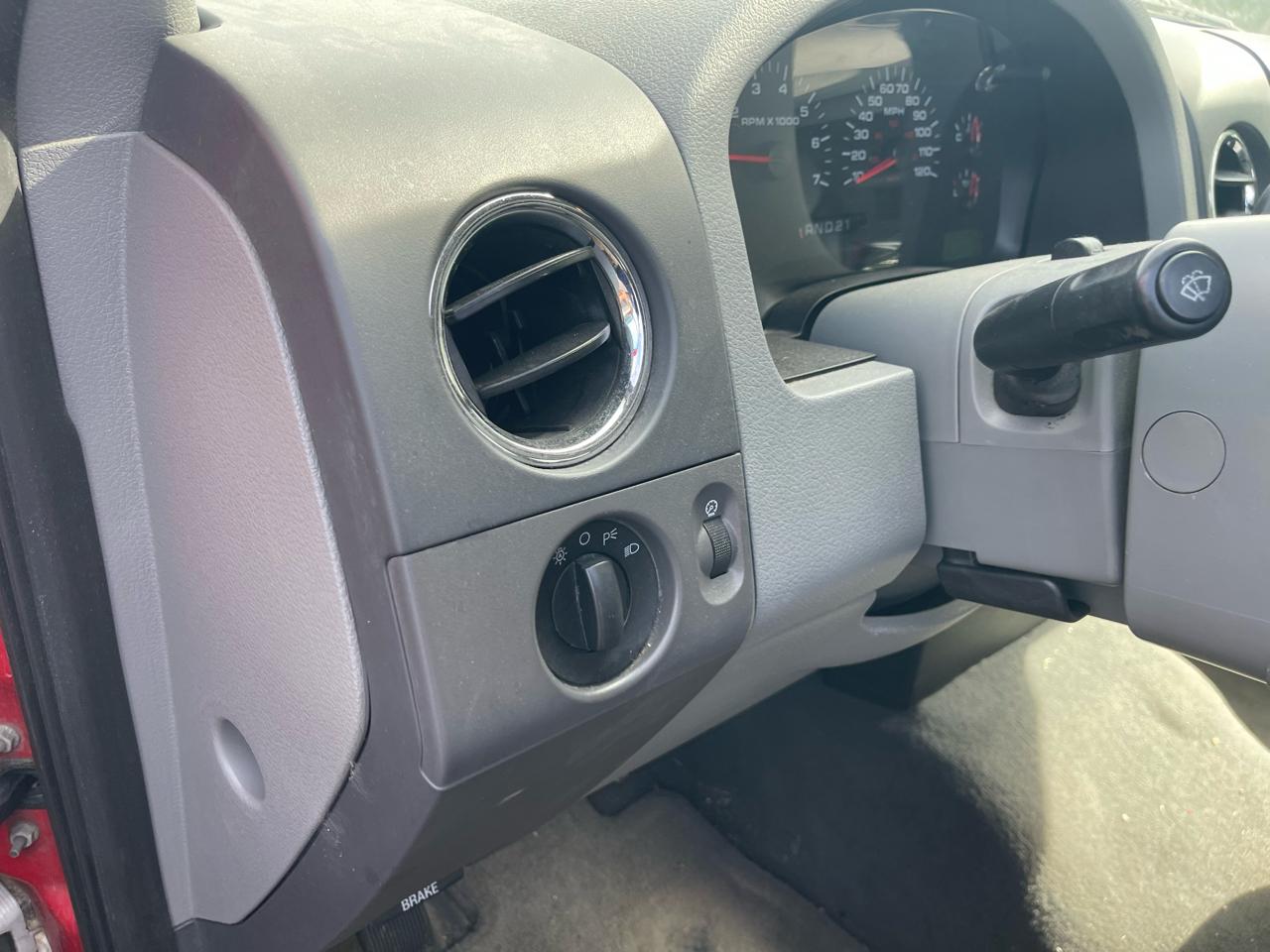 Ford F-150 2WD SuperCab 145" XLT 2005