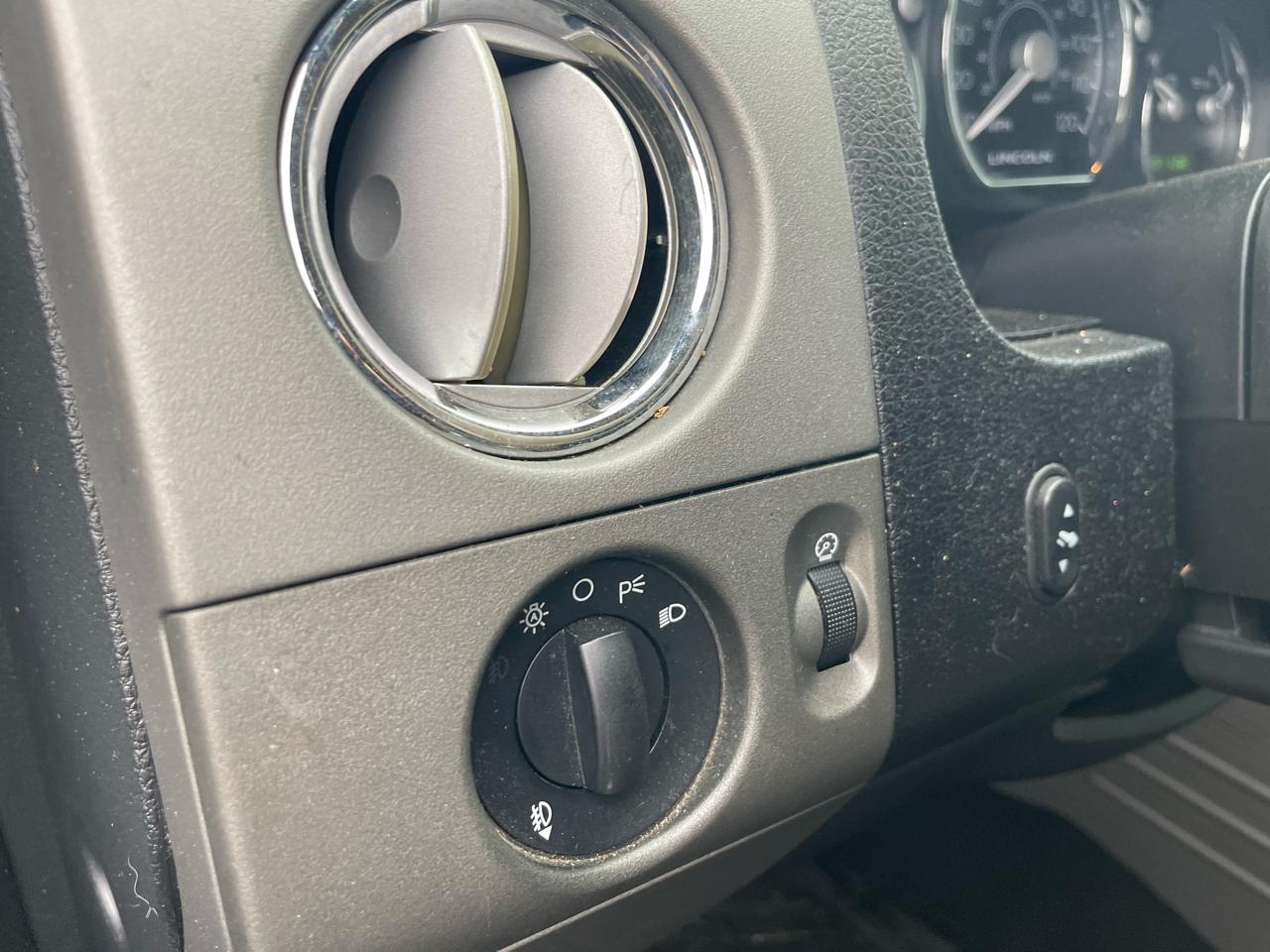 Lincoln Mark LT 2WD 2008