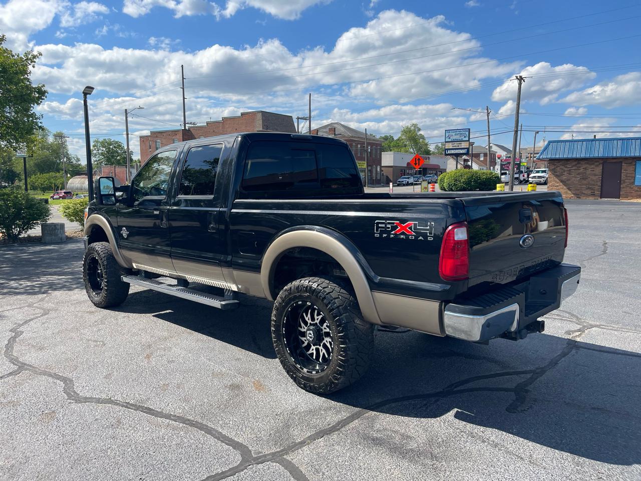 Ford F-350 SD Lariat Crew Cab 4WD 2011