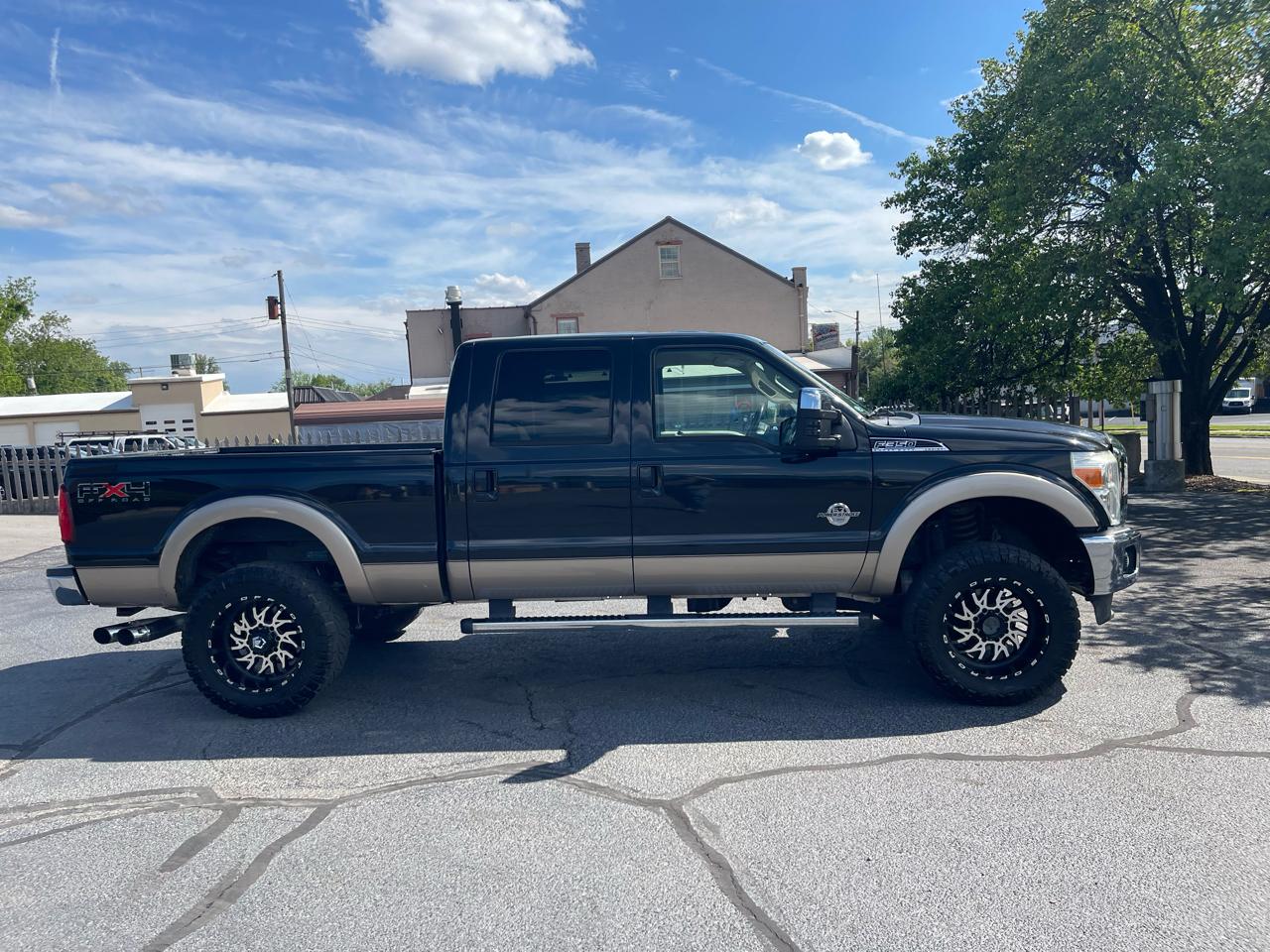 Ford F-350 SD Lariat Crew Cab 4WD 2011