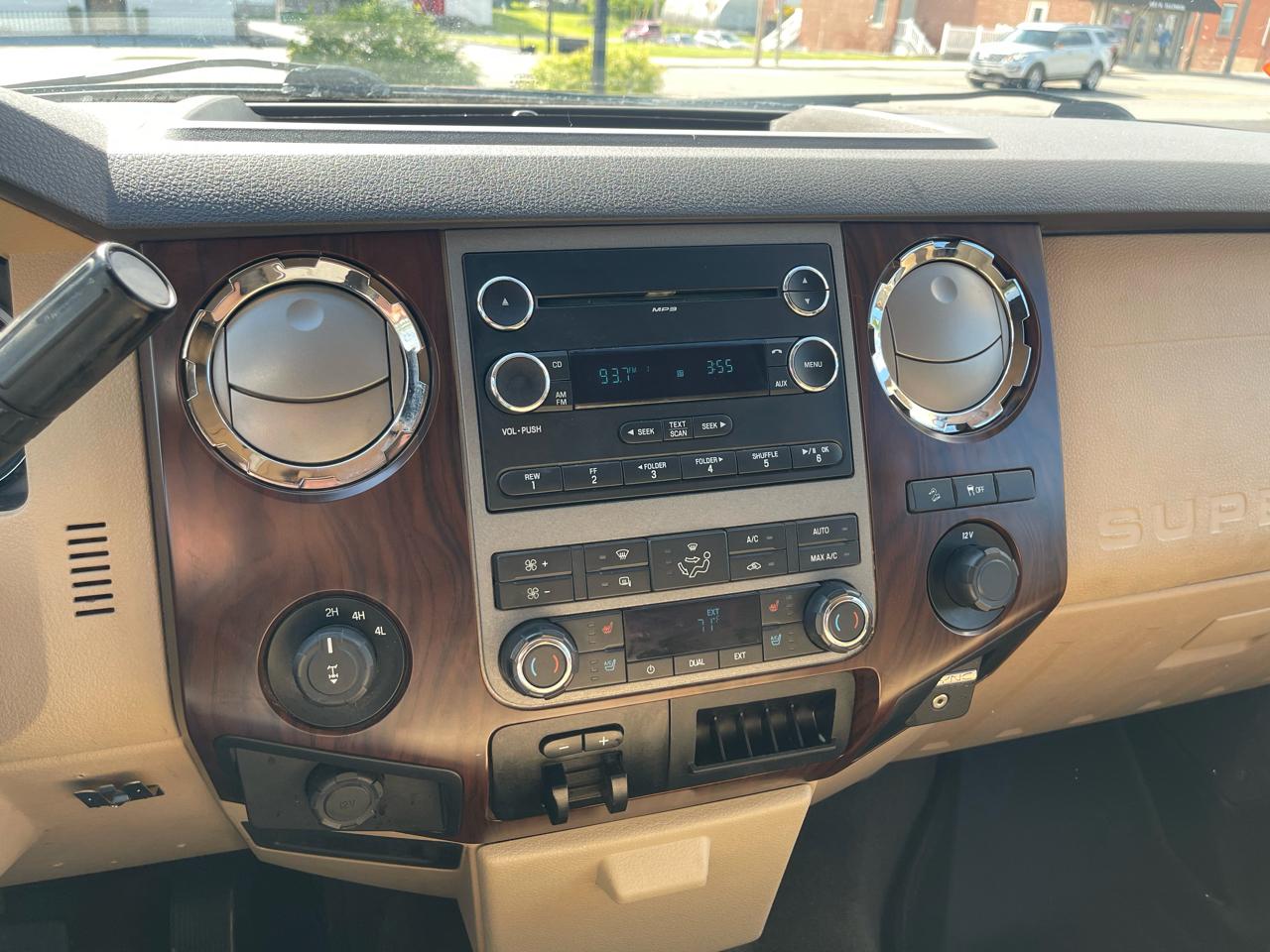 Ford F-350 SD Lariat Crew Cab 4WD 2011