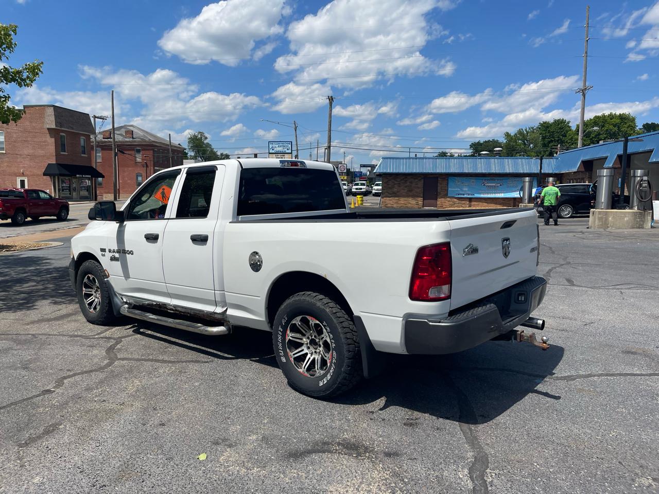 RAM 1500 4WD Quad Cab 140.5" Big Horn 2011