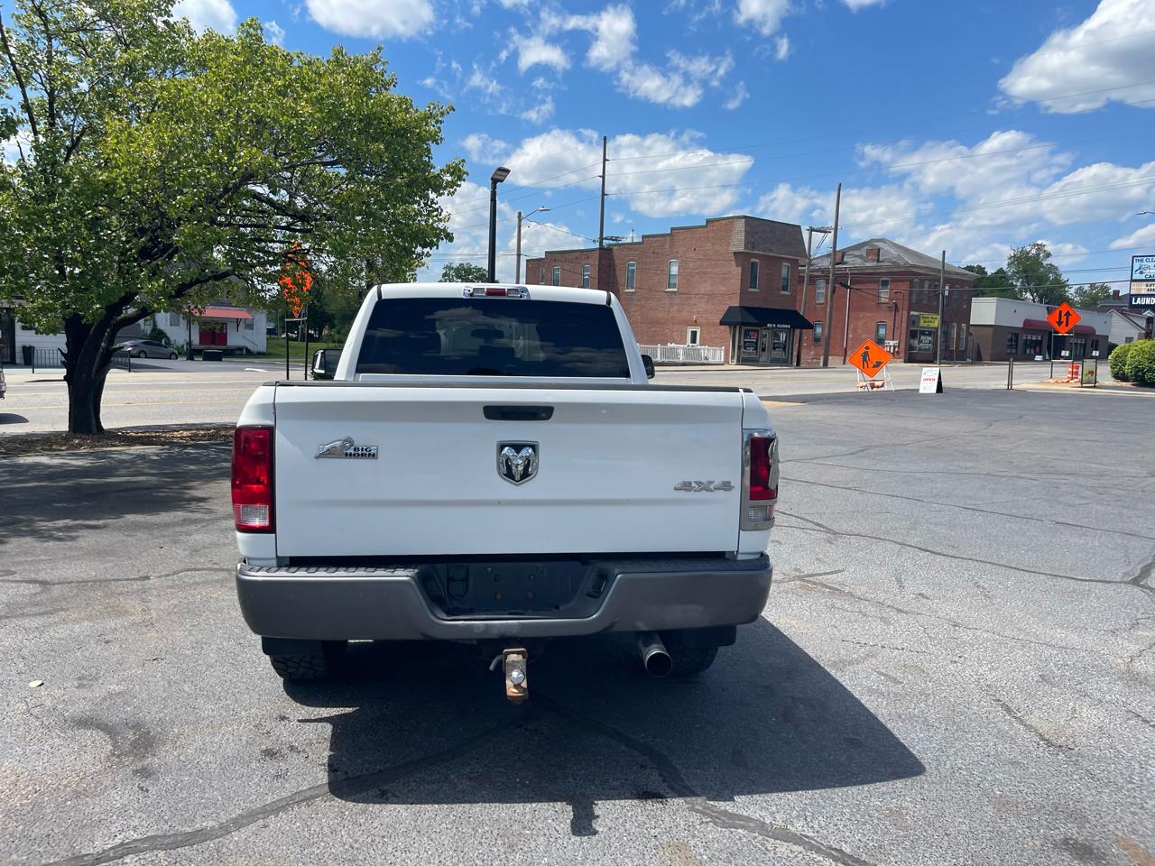 RAM 1500 4WD Quad Cab 140.5" Big Horn 2011